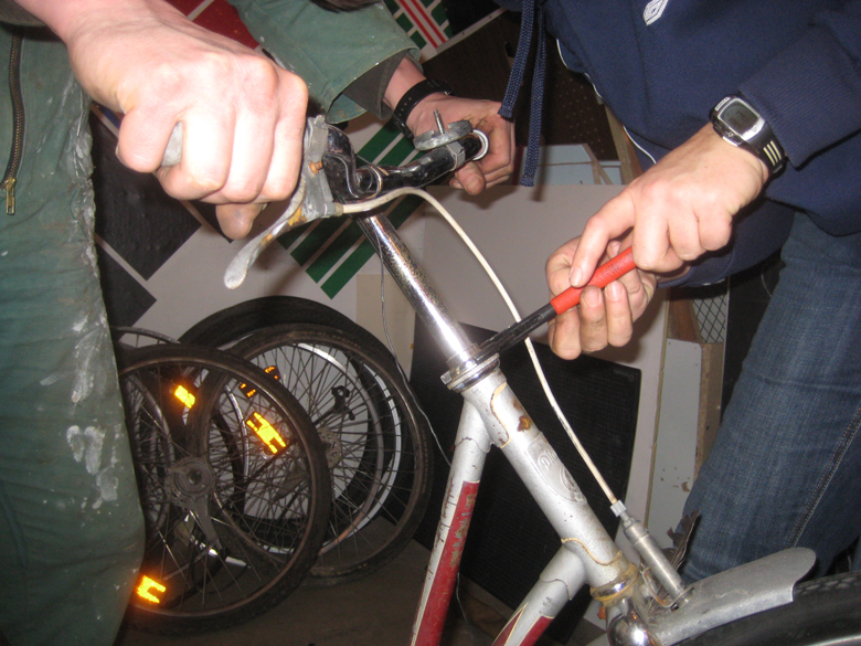 Datei:9983 Lenker und Gabel Trennen.jpg