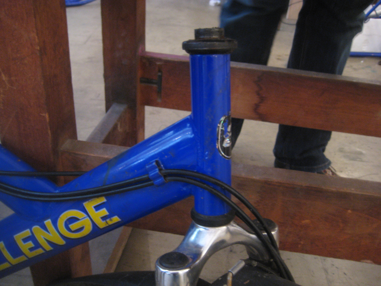 Datei:SteuerrohrNoch amRahmen 0058.jpg